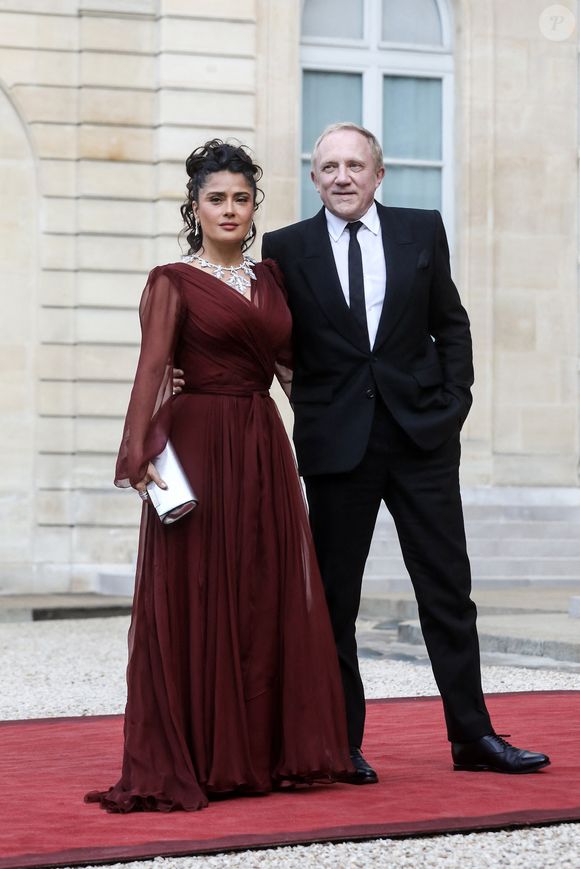L'actrice américano-mexicaine Salma Hayek et Francois-Henri Pinault, homme d'affaires français - Arrivée des invités au dîner d'Etat en l'honneur du président chinois Xi Jinping et de sa femme la Première Dame Peng Liyuan au palais présidentiel de l'Elysée à Paris, France, le 6 mai 2024. © Stéphane Lemouton / Bestimage