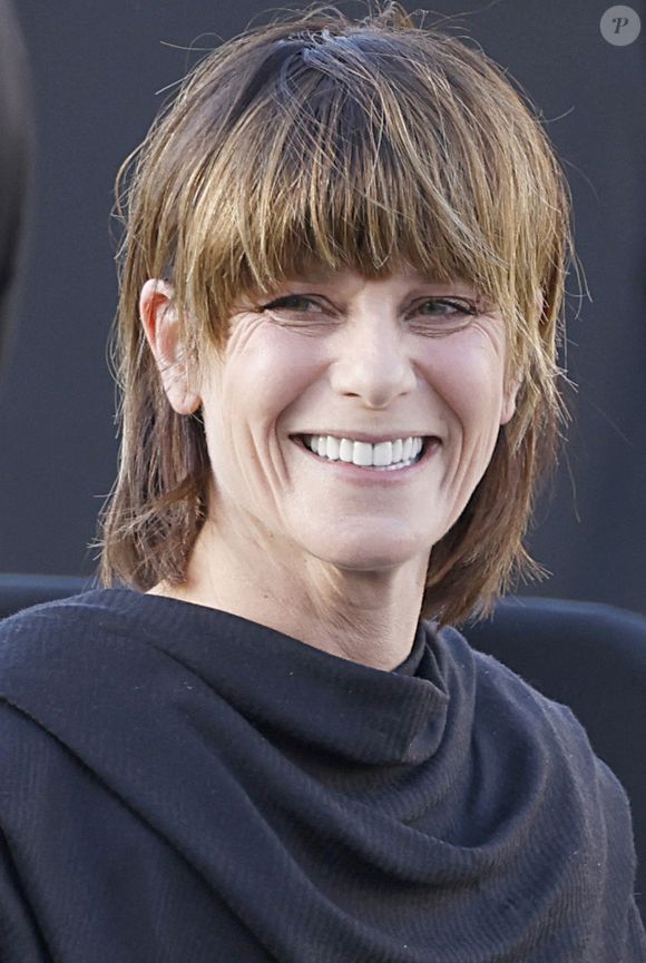Cette visite, elle a commencé par la présentation de la cuisine, qui est ouverte et centrale, "pour que celui qui cuisine ne soit pas exclu de la vie sociale", a-t-elle indiqué.

Marina Foïs au défilé de mode féminine Louis Vuitton printemps-été 2025 lors de la Fashion Week de Paris (PFW), dans la cour carrée du Louvre, à Paris, France, le 1er octobre 2024. 
© Christophe Aubert via Bestimage