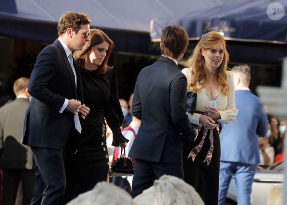 La princesse Eugenie, son mari Jack Brooksbank, la princesse Beatrice et son mari Edoardo Mapelli Mozzi - Les duchesses d'York représentent la famille royale du Royaume Uni au mariage du prince Phílippos de Grèce et de Nina Flohr à Athènes le 23 octobre 2021 (Backgrid UK/ Bestimage).