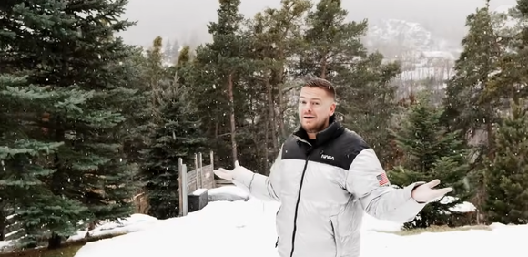 Jeremstar dévoile son chalet à Serre Chevalier