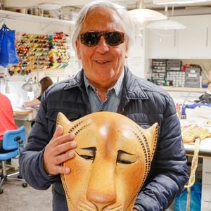 Exclusif - Gilbert Montagné - Gilbert Montagné assite à une représentation spéciale du spectacle "Le Roi Lion" audiodécrite à destination des malvoyants au théâtre Mogador à Paris, France, le 07 juin 2025. © Christophe Clovis / Bestimage