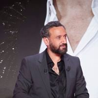 Cyril Hanouna officialise le couple d'une animatrice télé jusqu'ici restée discrète, dans Touche pas à mon poste