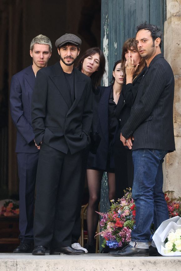 Très proche de de Jane Birkin, Roman a été marqué par sa mort.

Alice Attal, Marlowe Jack Tiger Mitchell, Charlotte Gainsbourg et Lou Doillon, Ben Attal, Roman de Kermadec, le fils de Kate Berry, lors des obsèques à l'église Saint Roch à Paris, France, le 24 juillet 2023, de la chanteuse et actrice d'origine britannique Jane Birkin, décédée le 16 juillet 2023 à Paris à l'âge de 76 ans. Photo par Jerome Domine/ABACAPRESS.COM