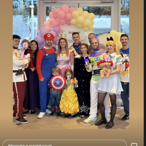En effet, Louis Ducruet a accepté de vêtir d'un costume de prince alors que son épouse, a choisi celui de la sorcière. Leurs deux filles sont déguisées en princesse et en nain.
