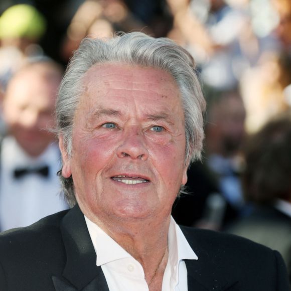 Ses obsèques se sont déroulées dans sa propriété de Douchy au sein du Loiret

Alain Delon le 4 mai 2013 à Cannes, France.
Crédit : Agence / Bestimage