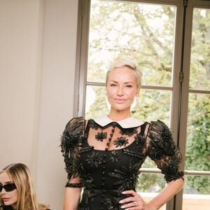 Adriana Karembeu au front row du défilé de mode Yanina Couture Collection Haute Couture Automne/Hiver 2026-2027 lors de la Fashion Week de Paris (PFW) au Pavillon Gabriel, France, le 7 juillet 2026. © Sam Delpech/Bestimage