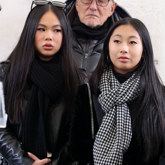 Joy et Jade Hallyday et Jean-Claude Camus lors de l'inauguration d'une plaque commémorative en hommage à Johnny Hallyday