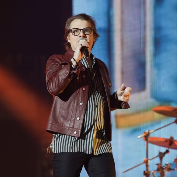 Bénabar lors du concert du gala de Noël de l'association Tout le monde contre le cancer fête ses 20 ans diffusé le 24 décembre sur M6 à l'Adidas Aren Porte de la Chapelle à Paris, France, le 4 décembre 2025. © Coadic Guirec/Bestimage