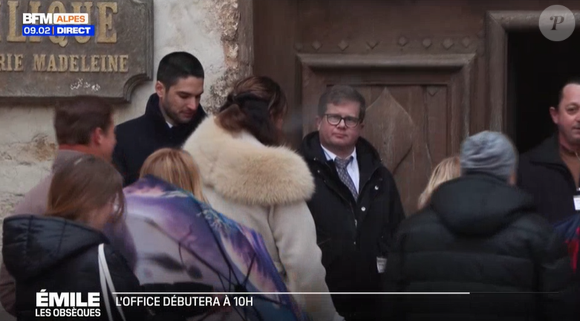 Marie et Colomban, les parents du petit Emile, arrivant à la basilique Sainte-Marie-Madeleine de Saint-Maximin-la-Sainte-Baume avec leurs deux enfants Alaïs et Vincent pour les obsèques d'Emile le 8 février 2025.