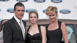 Antonio Banderas partage un moment complice avec son ex-femme Melanie Griffith et leur fille, Stella