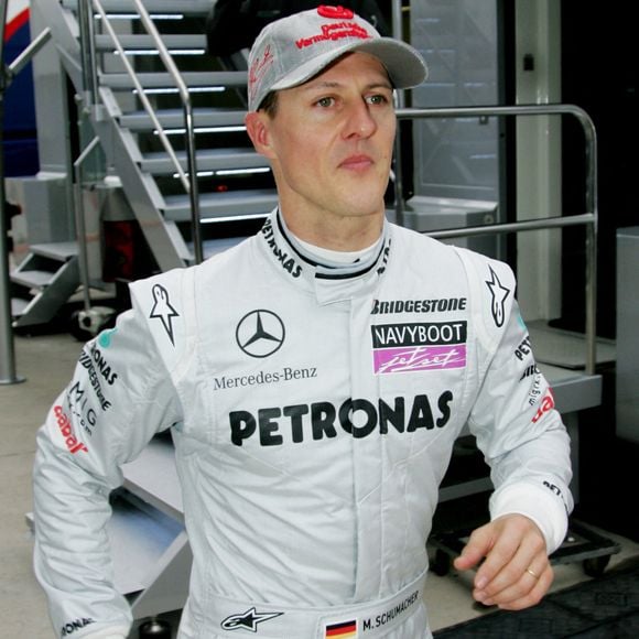 Le pilote allemand de Formule 1 Michael Schumacher de Mercedes GP lors d'essais sur le circuit de Jerez de la Frontera, Espagne, 11 février 2010. Photo par Felix Heyder/DPA/Cameleon/ABACAPRESS.COM