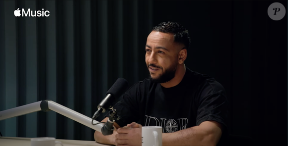 Le rappeur est né à Paris et a grandi dans le Val-de-Marne