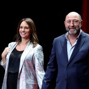 Kad Merad et sa femme Julia Vignali - Cérémonie d'ouverture du 17ème Festival Lumière à la Halle Tony Garnier à Lyon, le 11 octobre 2025. © Dominique Jacovides / Bestimage