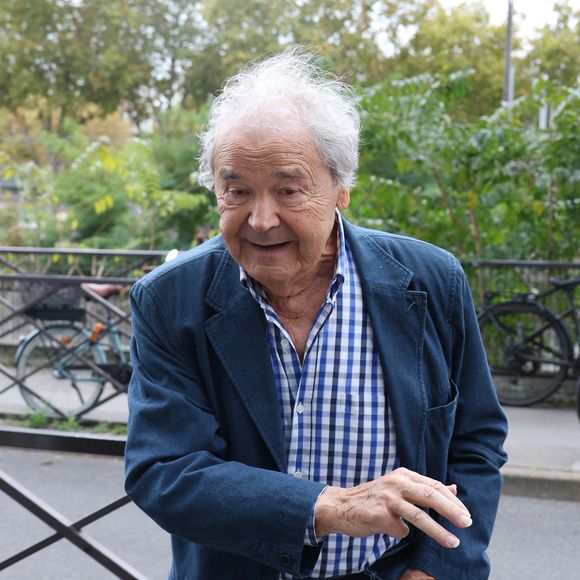 Pierre Perret - Arrivées lors de l'enregistrement de l'émission "Vivement Dimanche" (du 16 novembre) à Paris le 22 octobre 2025. © Bestimage