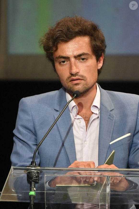 Selon Le Figaro, le départ aurait été "houleux"

Nathan Devers sur scène lors d'une soirée contre la montée de l'antisémitisme en Europe, organisée par le magazine "Regle du Jeu", le Conseil représentatif des institutions juives de France (CRIF) et d'autres institutions françaises, au Théâtre Antoine, à Paris le 3 juin 2024. Photo par Lionel Urman/ABACAPRESS.COM