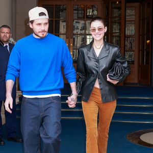 Nicola Peltz et Brooklyn Beckham ont été aperçus quittant l’hôtel Ritz à Paris. Photo par Backgrid USA / Bestimage