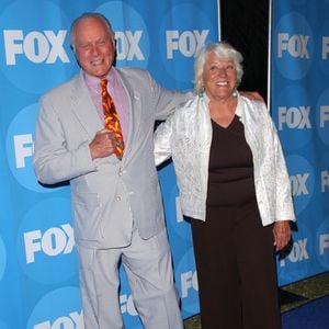 Il était l'un des plus celebres "mechants" de l'histoire de la television mondiale : le magnat du petrole JR Ewing est mort, dans un hopital de Dallas, des suites d'un cancer. Il avait 81 ans
FAMEFLYNET / BESTIMAGE