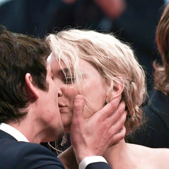 Virginie Efira et son compagnon Niels Schneider à la première de "Sibyl" lors du 72ème Festival International du Film de Cannes, le 24 mai 2019.