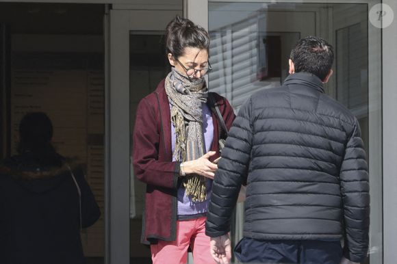 Aperçue à de nombreuses reprises arrivant discrètement en taxi à la clinique Ruber, l'artiste madrilène veille presque quotidiennement à son chevet...

Claudia Stilianopoulos, compagne d'Ernst August de Hanovre sort de l'hôpital de Madrid, Espagne, le 16 avril 2025. Photo by GTres/ABACAPRESS.COM