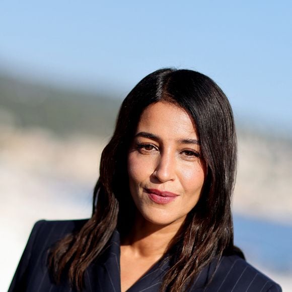 Leïla Bekhti - Photocall du film "Changer l'eau des fleurs" réalisé par J.-Pierre Jeunet d'après le roman de V.Perrin dans le cadre de la 8ème édition du Festival CinéRoman à Nice le 28 Septembre 2026. © Jacovides-Bebert/Bestimage