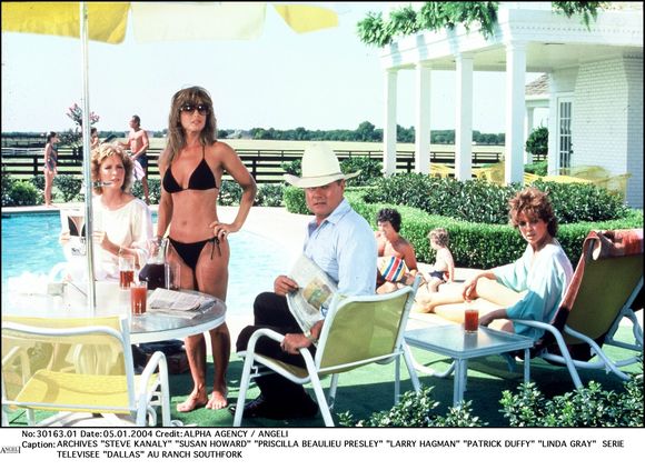 Alice Hirson est décédée le 14 février 2025 à l’âge de 985 ans

Archives - Steve Kanaly, Susan Howard, Priscilla Beaulieu Presley, Larry Hagman, Patrick Duffy et Linda Gray sur le tournage de la série Dallas.
