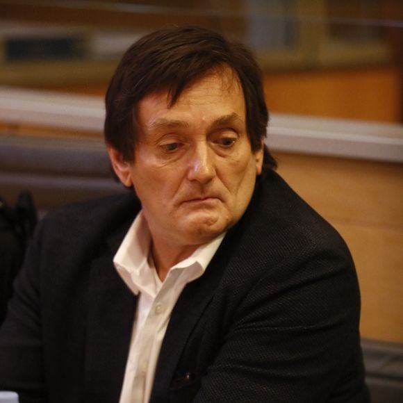 Pierre Palmade est de retour à son domicile, loin de la médiatisation. 

Pierre Palmade au tribunal de Melun avec ses avocats pour son procès pour blessures involontaires à la suite d'un accident de la route en février 2023 dans lequel sa voiture a percuté un autre véhicule à Melun. Le 20 novembre 2024.
© Christophe Clovis / Bestimage