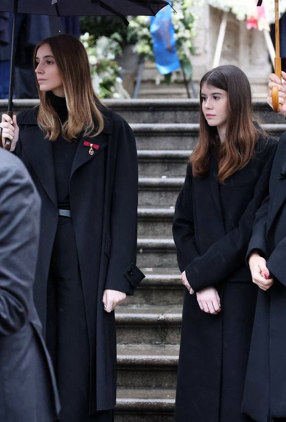 Les princesses Luisa et Vittoria de Savoie ont désormais une nouvelle belle-mère...

Les princesses Luisa et Vittoria de Savoie aux funérailles du prince Victor Emmanuel de Savoie en la cathédrale Saint-Jean-Baptiste de Turin le 10 février 2024. Crédit Dominique Jacovides/Bestimage