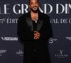 Le chanteur protège son visage des regards publics.

Slimane - Photocall de la soirée de gala "le Grand Dîner" au Palais Bulles à Théoule-sur-mer lors du 77ème Festival International du Film de Cannes le 18 mai 2024. © Christophe Clovis / Bestimage