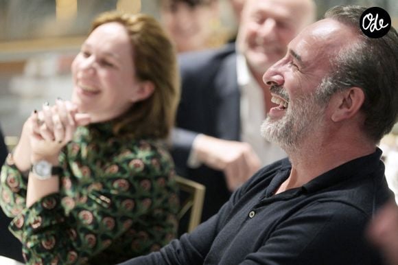 Semi-exclusif - Jean Dujardin et son épouse Nathalie Péchalat (nouvelle présidente de l'association « Premiers de Cordée ») - Dîner de charité Breitling à la Samaritaine pour l’association « Premiers de Cordée » à Paris le 4 avril 2024. © Rachid Bellak/Bestimage