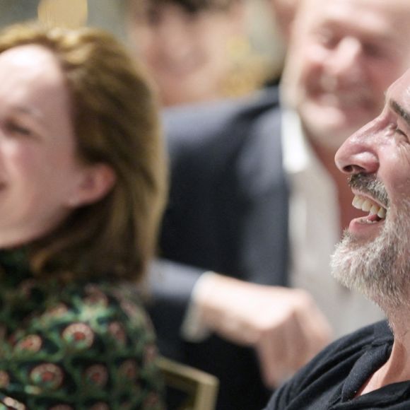 Semi-exclusif - Jean Dujardin et son épouse Nathalie Péchalat (nouvelle présidente de l'association « Premiers de Cordée ») - Dîner de charité Breitling à la Samaritaine pour l’association « Premiers de Cordée » à Paris le 4 avril 2024. © Rachid Bellak/Bestimage