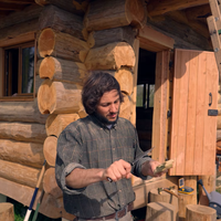 Après 9 mois, Vianney partage l'étape clé de la construction de sa cabane et s'apprête à "écrire de nouvelles pages"