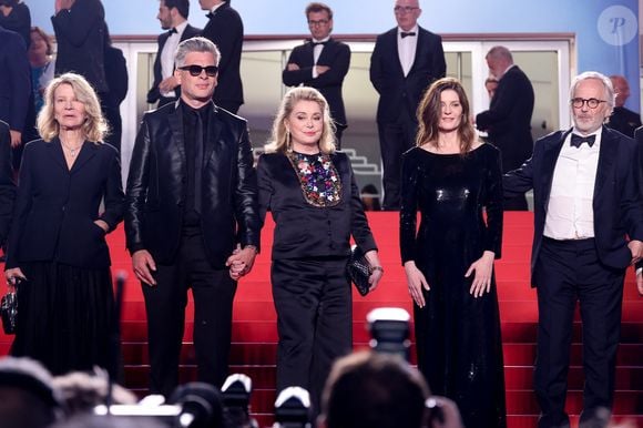 Nicole Garcia, Benjamin Biolay, Catherine Deneuve, Chiara Mastroianni, Fabrice Luchini - Descente des marches du film « Marcello Mio » lors du 77ème Festival International du Film de Cannes, au Palais des Festivals à Cannes. Le 21 mai 2024
© Jacovides-Moreau / Bestimage