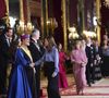 La reine Letizia a opté pour une magnifique robe bleu saphir.

Le roi Felipe VI d'Espagne et la reine Letizia lors de la cérémonie d'accueil du sultan d'Oman Haïtham ben Tariq à Madrid le 4 novembre 2025. Photo par Cordon / Bestimage