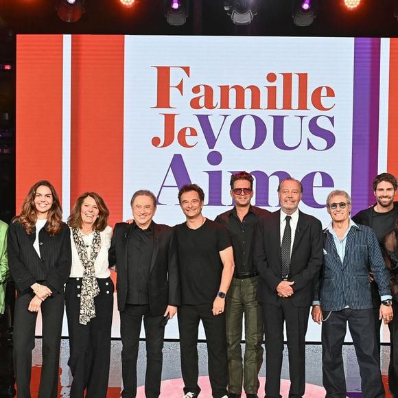 Exclusif - Louis Chedid, ses enfants Anna Chedid, Joseph Chedid, Elsa Leeb, Beatrice Leeb, Michel Drucker, David Hallyday, Manu Lanvin, Michel Leeb, Gerard Lanvin, Tom Leebn Fanny Leeb et Olivier de Benoist lors du backstage de l'enregistrement de l'émission "Famille je vous aime" présentée par M. Drucker et qui sera diffusée le 13 juin 2025 sur France 3, aux Studios rive gauche à Paris, France, le 15 avril 2025. © Clovis-Gaffiot/Bestimage
Tout au long de sa carrière, Michel Drucker a interviewé les parents de ses invités pour comprendre leur parcours. Il a tissé des liens avec chacune de leur famille. Voilà comment est née l'idée de " Famille je vous aime ".

Cette émission diffusée en prime time sur France 3, entre la Fête des Mères et la Fête des Pères, a pour thème principal la transmission.

La famille a toujours inspiré les artistes que ce soit en chanson ou en humour. Gad Elmaleh, le parrain de cette première émission sera accompagné de Régine et David, ses parents. Il y aura également Dany Brillant, Anne Roumanoff, Roman Doduick et leur maman, Michèle Bernier, Laurent Voulzy, Gérard Lanvin, Louis Chedid, Michel et Beatrice Leeb et leurs enfants, mais aussi David Hallyday et Olivier de Benoist dont les récents spectacles abordent ce sujet.

Entre émotion et fous rires, nous n'avons pas fini d'aimer ces drôles de Familles !