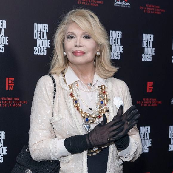 Amanda Lear au photocall du 22ème dîner de la mode pour le Sidaction à Paris le 30 janvier 2025.

© Olivier Borde / Bestimage