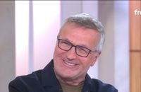 Laurent Ruquier était invité dans C à vous aux côtés de la chanteuse Izïa Higelin.

Extrait de l'émission "C à vous" sur France 5.

© France 5