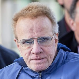 Prise depuis plusieurs décennies déjà 

Christophe Lambert - Inauguration de "La promenade Jean-Paul Belmondo" au terre-plein central du pont de Bir-Hakeim, ouvrage public communal situé sous le viaduc du métro aérien, à Paris © Cyril Moreau/Bestimage