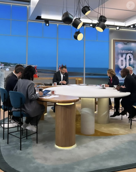 Le journaliste sera à l'antenne chaque samedi, de 10h à midi, dans l'émission "On ne plaisante pas avec l'info", présentée par Anne-Chloé Bottet.

Julien Arnaud, chroniqueur dans la matinale "Bonjour !" sur Instagram