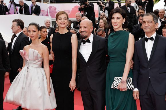 Lyna Khoudri, Zineb Triki, Tarik Saleh, Cherien Dabis, Amr Waked - Montée des marches du film « Eagles of the Republic » lors du 78ème Festival International du Film de Cannes, au Palais des Festivals à Cannes. Le 19 mai 2025
© Jacovides-Moreau / Bestimage