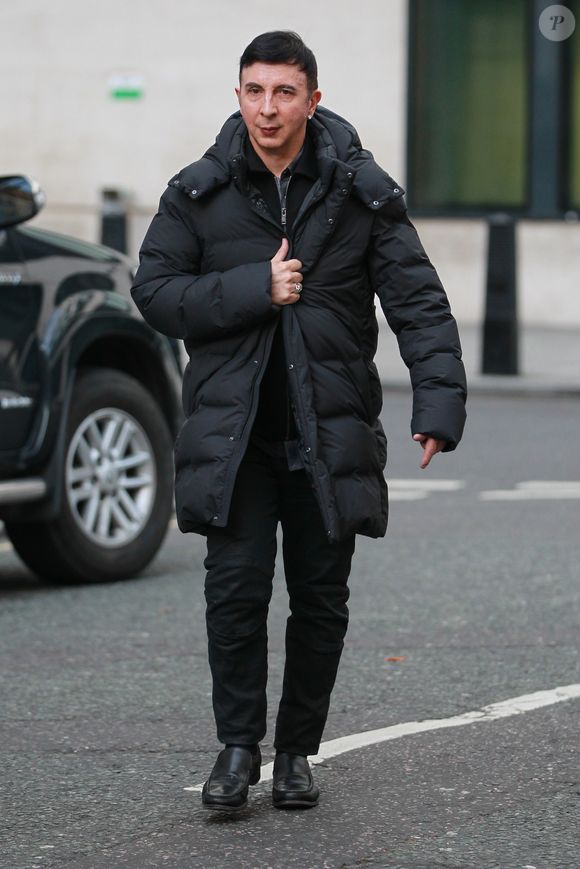 Le chanteur Marc Almond du groupe Soft Cell à la sortie des studios BBC Radio après avoir participé à l’émission Chris Evans à Londres, le 24 février 2017. © Agence / Bestimage