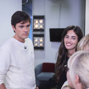 Exclusif - Alain-Fabien Delon avec sa compagne Laura Bensadoun en backstage de de l'émission "C à Vous" à Paris, France, le 18 octobre 2024. © Cyril Moreau/Bestimage