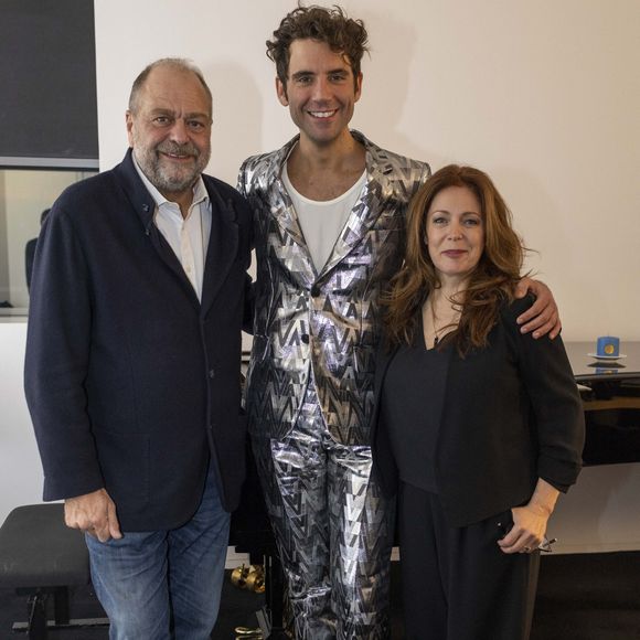 Exclusif - Eric Dupond-Moretti et sa compagne Isabelle Boulay - Mika est en backstage après son deuxième concert à la Philharmonie de Paris le 24 octobre 2021.

© Cyril Moreau / Bestimage