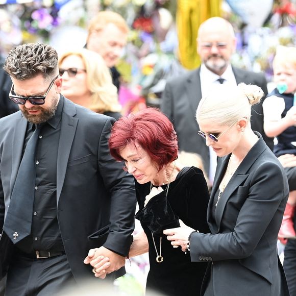 La famille d'Ozzy Osbourne à ses obsèques célébrées à Birmingham le 30 juillet 2025. © Backgrid UK/ Bestimage