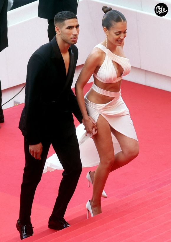 Une présence médiatique qui témoigne de l'engouement que suscite toujours l'actrice auprès du public.

Achraf Hakimi et Hiba Abouk - Montée des marches du film « L’Innocent » lors du 75e Festival international du film de Cannes. Le 24 mai 2022
© Dominique Jacovides / Bestimage