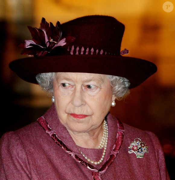 Archives - La reine Elizabeth II d'Angleterre visite la Cour internationale de justice à La Haye le 5 février 2007. Royalportraits Europe / Bernard Rubsamen / Bestimage