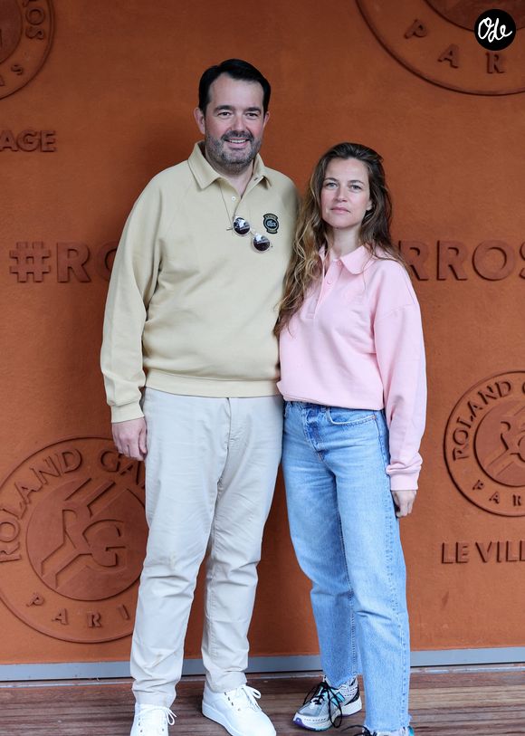 Jean-François Piège n'en fait toutefois pas un objectif et estime que sa fille ne devra reprendre le flambeau que "si elle a envie".

Jean-François Piège et sa femme Elodie au village lors des Internationaux de France de tennis de Roland Garros 2024, à Paris, France, le 1er juin 2024.

© Jacovides-Moreau/Bestimage