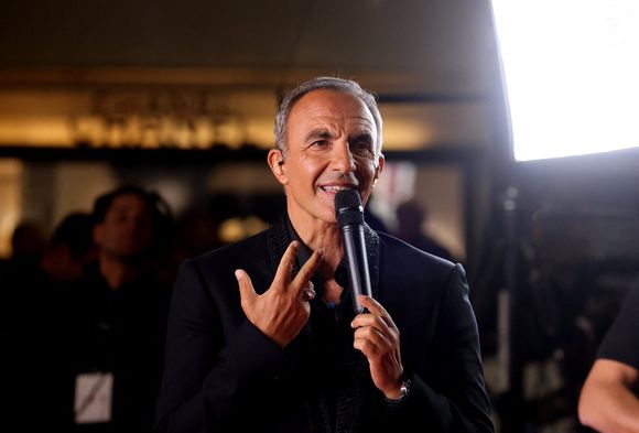Il envisage un nouveau projet musical pour les 20 ans de ce premier opus.

Nikos Aliagas au photocall de la 27ème édition des NRJ Music Awards au palais des Festivals de Cannes, France, le 31 octobre 2025. © Dominique Jacovides/Bestimage