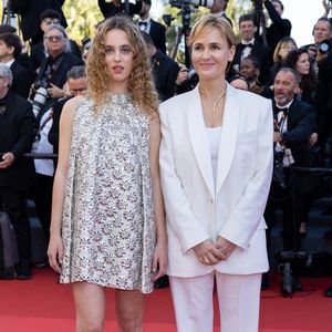 Tess Barthélemy et sa mère Judith Godrèche - Montée des marches du film « Kinds of Kindness » lors du 77ème Festival International du Film de Cannes, au Palais des Festivals à Cannes. Le 17 mai 2024
© Olivier Borde / Bestimage # Red carpet of the movie « Kinds of Kindness » during the 77th Cannes International Film Festival at the Palais des Festivals in Cannes, France. On may 17th 2024 | 00661714