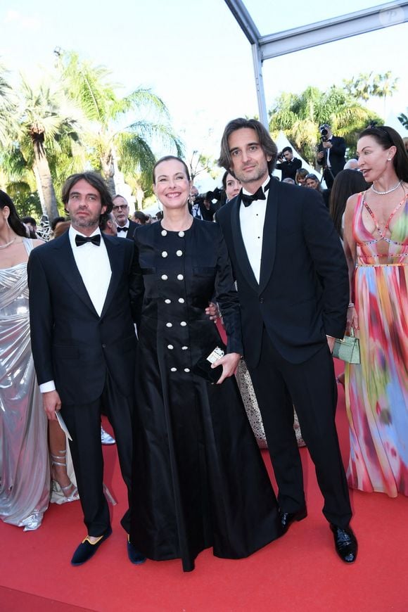 Carole Bouquet avec ses fils Louis Giacobetti et Dimitri Rassam - Montée des marches du film « Megalopolis » lors du 77ème Festival International du Film de Cannes, le 16 mai 2024. © Rachid Bellak/Bestimage