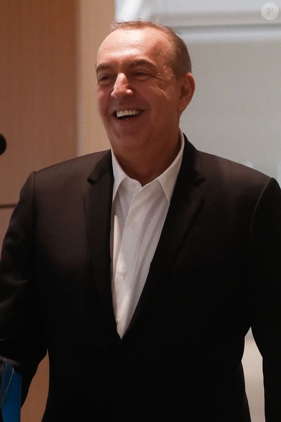 Exclusif - L'animateur de radio, journaliste, présentateur de télévision et producteur français, Jean-Marc Morandini, accompagné de son avocate, maître F.Rault, arrive à la chambre correctionnelle du tribunal judiciaire de Paris Batignolles, le 14 juin 2023. Jean-Marc Morandini est jugé pour "harcèlement sexuel" et "travail dissimulé", à Paris, lors du deuxième et dernier jour de son procès.
© Christophe Clovis /Bestimage
